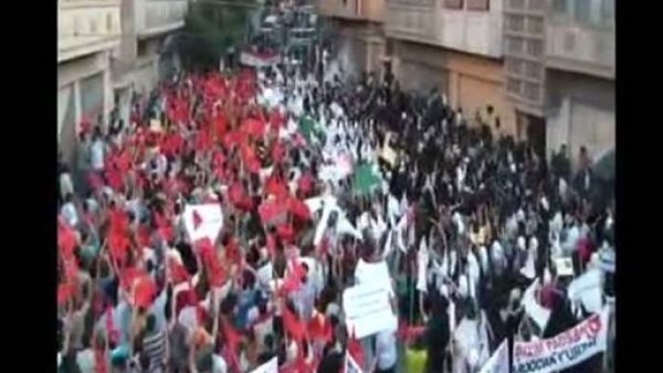 لقطة عن فيديو بثه ناشطون على موقع يوتيوب يشير الى تظاهرة ضد الرئيس السوري بشار الاسد في حمص
