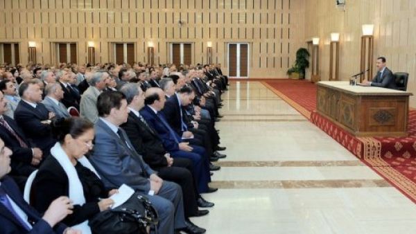 الاسد خلال لقائه اعضاء اللجنة المركزية لحزب البعث