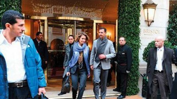 الاسد واسماء يتسوقان في باريس