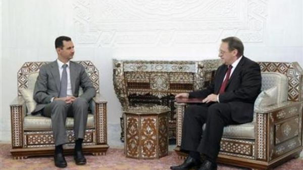 المبعوث الروسي ميخائيل بوجدانوف نائب وزير الخارجية الروسي (يمينا) في لقاء مع الرئيس السوري بشار الاسد
