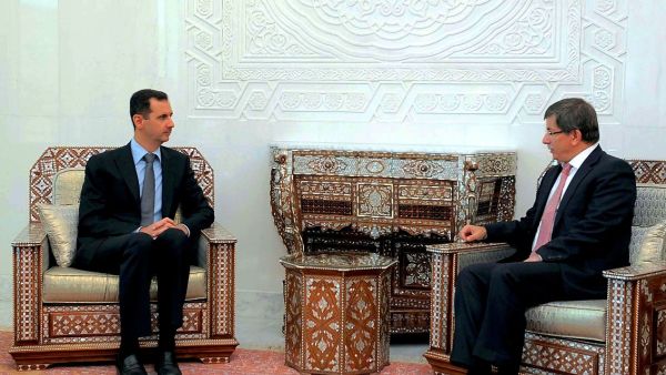 الاسد يبلغ اوغلو اصراره على محاربة "الارهابيين" 