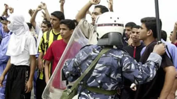 البحرين تفرج عن معتقلين شيعه 