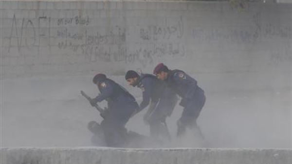 قوات الامن البحرينية تعتقل متظاهرا غربي المنامة يوم الاربعاء