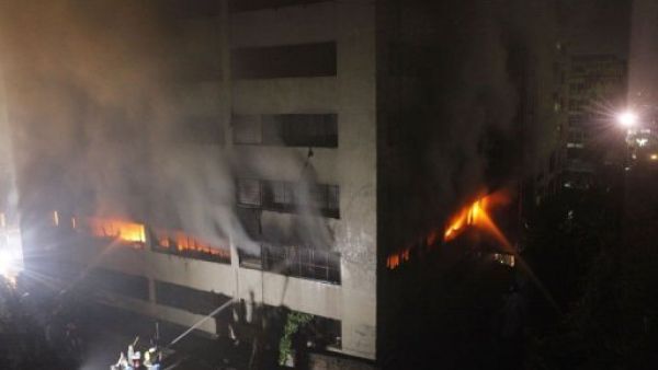 حريق داخل مصنع للنسيج في بنغلادش
