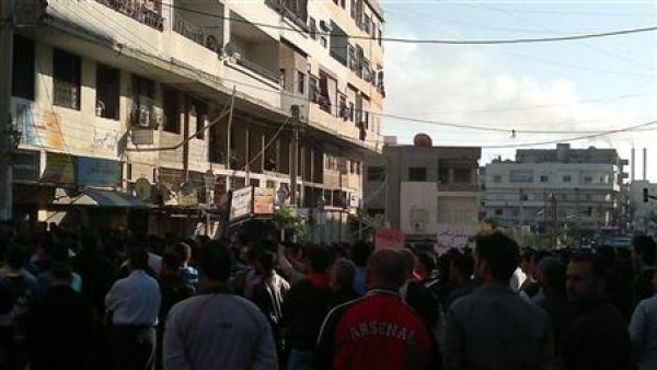 محتجون يتجمعون في مدينة بانياس السورية 
