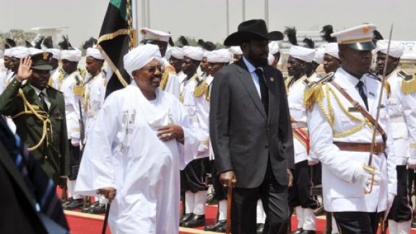 الرئيس السوداني عمر البشير ورئيس جنوب السودان سلفا كير في الخرطوم 
