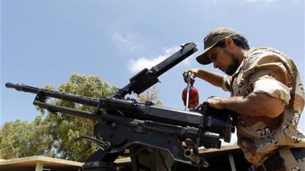 معارض ليبي مسلح في بنغازي 
