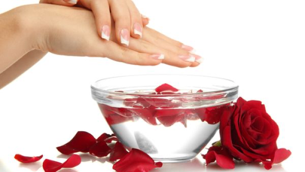 أسرار ونصائح لتحافظي على جمال يديك