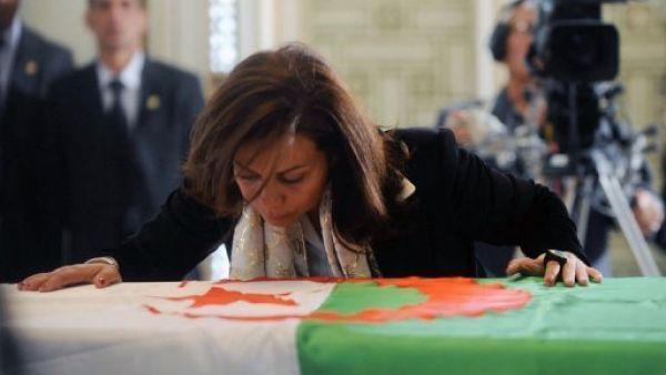 النظرة الاخيرة على جثمان بن بلة 