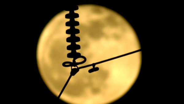 During the last 10 days, Egyptians have reported regular electricity cuts, the second wave of its kind this winter.
