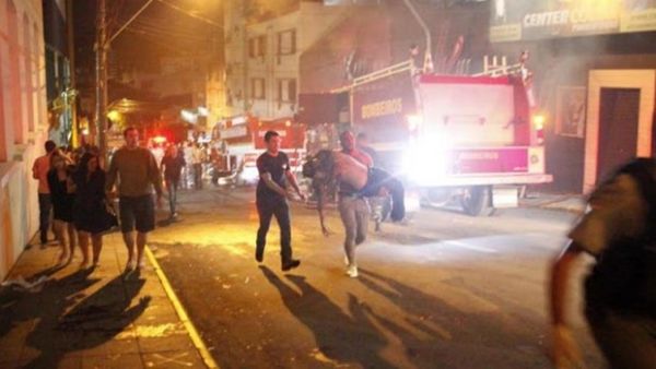 تسعون قتيلا في حريق في ملهى ليلي في البرازيل