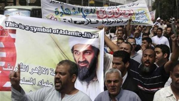 روجر وصل الليل بالنهار لتنفيذ مخططه ضد القاعدة
