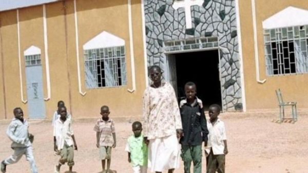 مسلمون يهاجمون مركزا بروتستانتيا في الخرطوم 