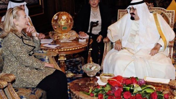 وزيرة الخارجية الامريكية هيلاري كلينتون والعاهل السعودي الملك عبدالله بن عبدالعزيز
