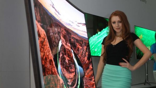 So long flat screen, hello curves!