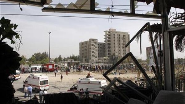 صورة من داخل منزل مدمر لموقع تفجير في دمشق 
