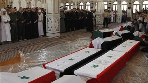 صلاة الجنازة على ضحايا تفجيري دمشق في مسجد العثمان بالعاصمة السورية
