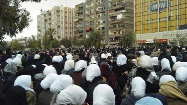 متظاهرون في دمشق
