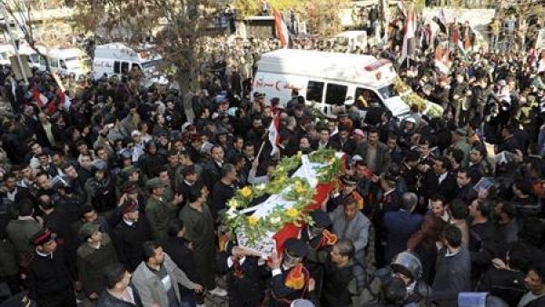 جانب من تشييع جنازة قتلى تفجير دمشق الانتحاري يوم السبت
