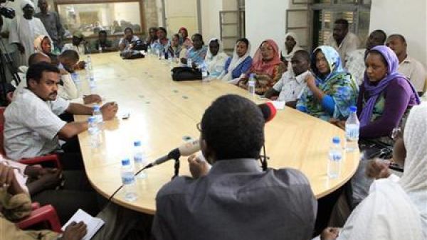 نشطاء سودانيون شبان يعقدون مؤتمرا صحفيا في الخرطوم 

