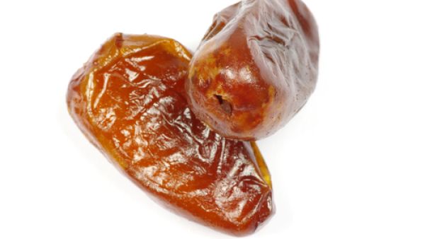 يحتوي التمر على العناصر المعدنية مثل الفوسفور، الكالسيوم، الحديد