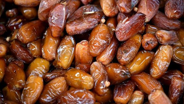 Iftar dates (Source: Wikimedia/Alex Proimos)