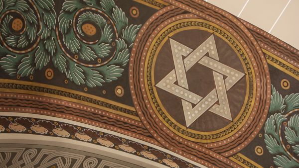 Dogs are not often invited to sit in courtrooms-  in the witness stand, or jury box, or bench for that matter. But in this case in an Israeli courtroom a dog made an appearance but reportedly was not tried for any crimes.