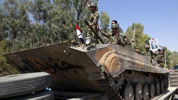 دبابة للجيش السوري في دير الزور