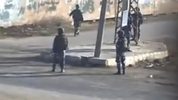 لقطة من تسجيل فيديو تظهر عناصر من القوات السورية في درعا
