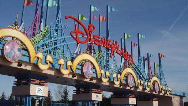 Walt Disney Co has come to the rescue of its loss-making subsidiary EuroDisney with a 1 billion-euro ($1.3 billion) funding deal announced on Monday. Walt Disney Co has come to the rescue of its loss-making subsidiary EuroDisney with a 1 billion-euro ($1.3 billion) funding deal announced on Monday.