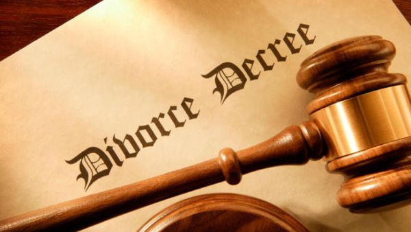 Man divorces his wife with a TV commercial.