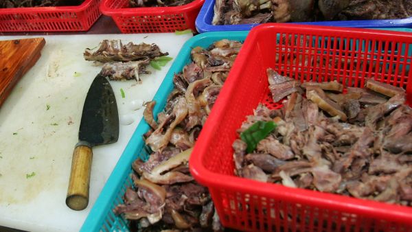 The meat-consuming world has never much approved the eating of dog-meat. Dogs are traditionally considered
pet-keeping material rather than fine-dining material. Some religions ban their consumption by humans. In the Philippines
and Korea, dog meat is indulged in as a delicacy.  