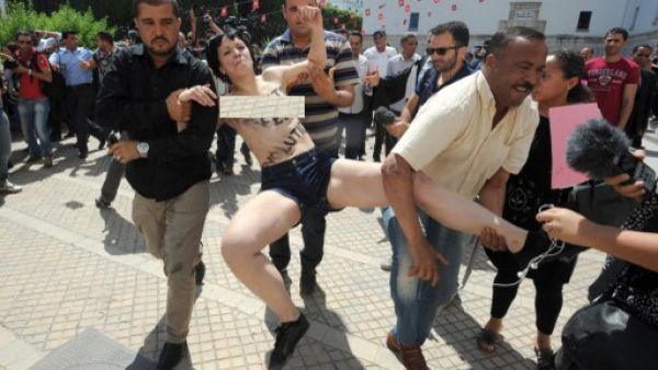 طالبن بإطلاق زميلتهن في المنظمة، الناشطة التونسية أمينة السبوعي.