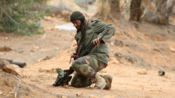 مقاتل قرب سرت