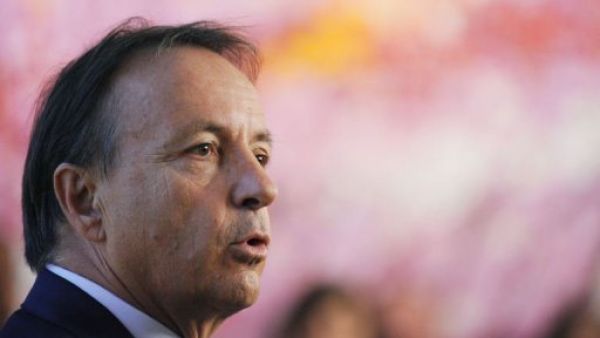 السناتور جان-بيار بيل 
