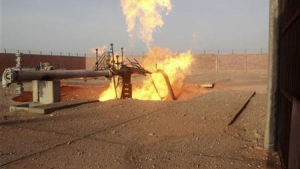 تأتي عملية استئناف ضخ الغاز بعد الانتهاء من إصلاح الأنبوب الذي تعرض للتفجير مطلع الشهر الحالي جنوب العريش، مصر تأتي عملية استئناف ضخ الغاز بعد الانتهاء من إصلاح الأنبوب الذي تعرض للتفجير مطلع الشهر الحالي جنوب العريش، مصر