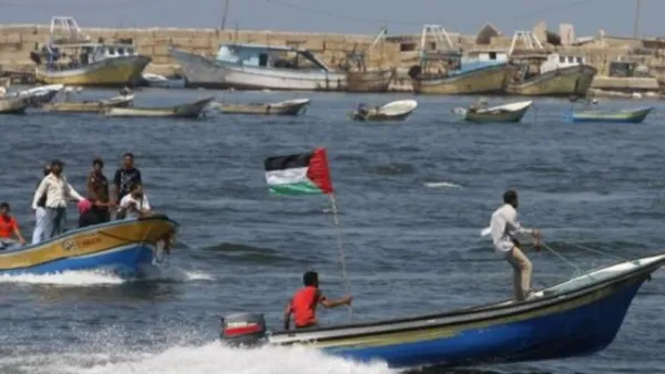 فلسطينيون يشاركون في تجمع في الذكرى السنوية الاولى لهجوم البحرية الاسرائيلية على سفينة مافي مرمرة 