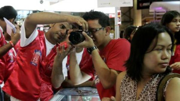 Man uses camera (Gulf News Photo)