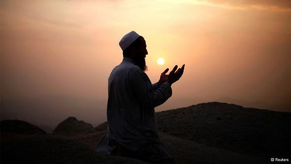 مفتي السعودية يدعو لاتحاد إسلامي ويحذر من المؤامرات