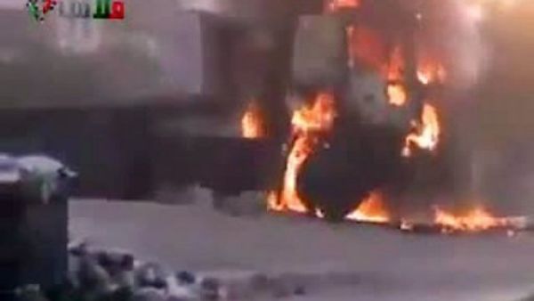 النيران تشتعل في احد احياء حماة