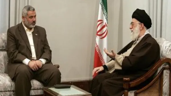 صورة ارشيفية لهنية خلال زيارته لايران 