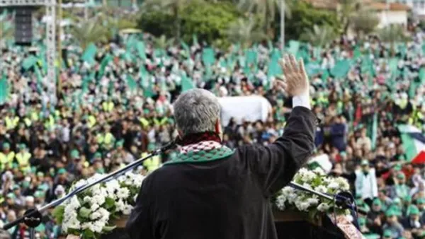 رئيس المكتب السياسي لحركة حماس يتحدث في حشد بمناسبة مرور 25 عاما على تأسيس الحركة في مدينة غزة 