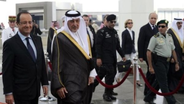 الرئيس الفرنسي يصل جدة في زيارته الاولى للسعودية 