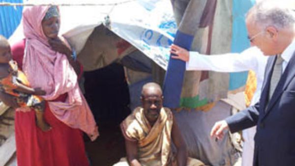 اوغلي في مخيمات النازحين بمقديشو