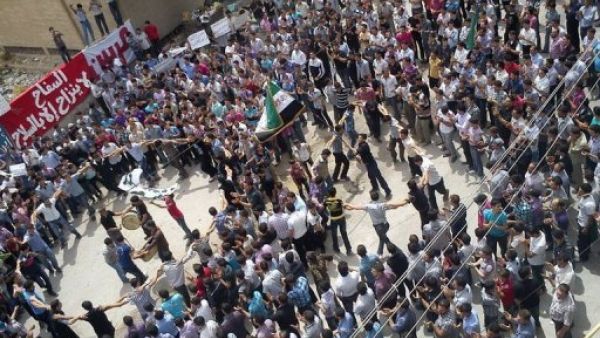 تظاهرة مناهضة للنظام قرب دمشق