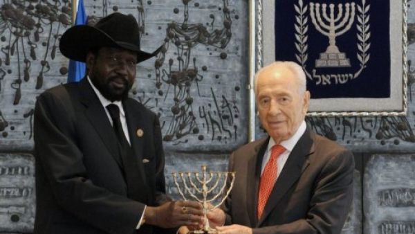 رئيس جنوب السودان يحث المتمردين على استئناف محادثات السلام
