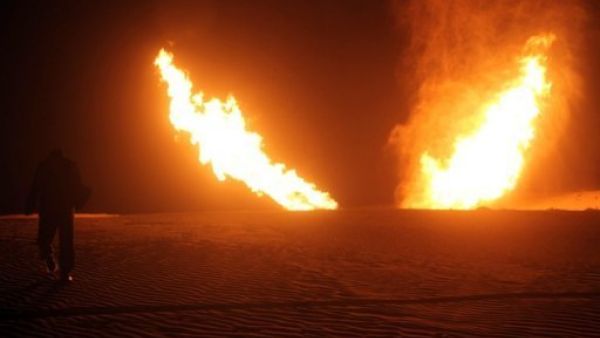 النيران تتصاعد من خط انابيب الغاز المصري في المساعيد قرب العريش