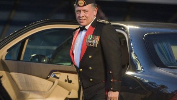 الحكومة الاردنية تؤدي اليمين امام الملك عبدالله 