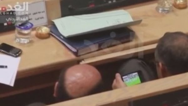 A politician was seen playing a “football” game on his smartphone while Jordan’s Prime Minister Abdullah Ensour addressed an open session at the country’s parliament.