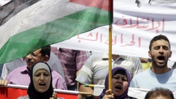 متظاهرون في عمان